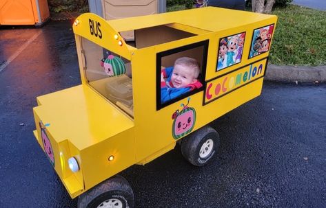 Wheels On The Bus Halloween Costume, Wheels On The Bus Costume, School Bus Wagon Costume, Bus Halloween Costumes, Cocomelon Bus Diy, Cocomelon Family Costume, Cardboard Bus Costume, Coco Melon Halloween Costume, Cocomelon Halloween Costume