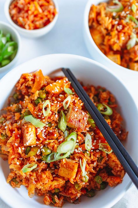 kimchi fried rice in a white bowl Tofu Kimchi Fried Rice, Vegetarian Kimchi Fried Rice, Kimchi Fried Rice Vegan, Kimchi Tofu Stir Fry, Fried Kimchi Rice, Tofu And Kimchi Recipes, Vegetarian Kimchi Recipe, Recipes With Kimchi, Tofu And Kimchi