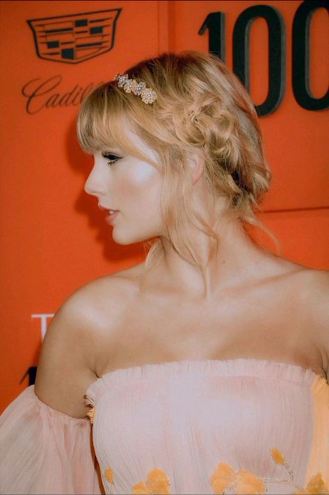 #taylorswift Ts Lover Era, Ears Tour Outfits, Taylor Swift Updo, Taylor Swift Blonde, Ears Tour, Blonde With Blue Eyes, Photo Sequence, Taylor Swift Photos, Fancy Hair