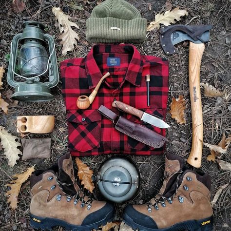 Bring along a few of your favorite toppings to add to your mac and cheese mixture. But not everyone can enjoy it. Bushcraft Outfit Men, Prepper Ideas Diy, Urban Survival Kit, Father Abraham, Bushcraft Kit, Camping Gear Survival, Essentials Checklist, Cooking Kit, Camping Inspiration