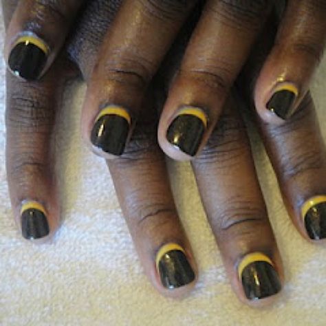 #University of Iowa Hawkeyes Nails http://candypaintnails.com/?p=27 Hawkeye Nails, Iowa Hawkeye Football, Hawkeye Football, Iowa Hawkeye, University Of Iowa, Nail Time, Iowa Hawkeyes, Hawkeye, Girls Fashion