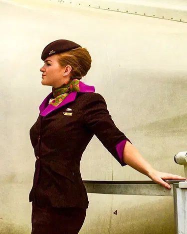 BEST FLIGHT ATTENDANT HAIRSTYLES! - 24 Hours Layover Cabin Crew Quotes, Flight Attendant Hairstyles, Low Chignon Bun, Fly Attendant, Flight Attendant Hair, Types Of Buns, Become A Flight Attendant, Long Haul Flights, Annoying Things