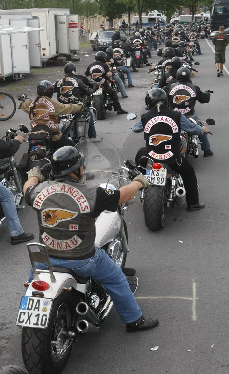 Hell's Angels Motorcycle Club Hells Angles, Hunter Thompson, Xe Ducati, Biker Photography, Motorcycle Gang, Biker Quotes, Biker Clubs, Biker Gang, Motorcycle Club