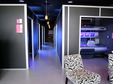 Tanning Salon Ideas Interior Design, Tanning Salon Design, Tanning Salon Decor, Tanning Studio, Tanning Room, Salon Interior Design Ideas, Dream Salon, Salon Suites Decor, Tanning Salon