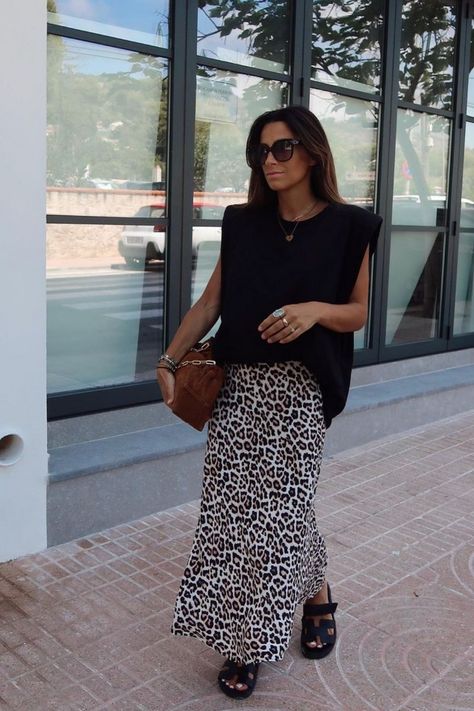 Leopard Silk Skirt, Long Cheetah Skirt Outfit, Leopard Skirt Outfit Fall, Cheetah Print Skirt Outfit, Animal Print Skirt Outfit, Leopard Print Skirt Outfit, Print Skirt Outfit, Leopard Skirt Outfit, Skirt Outfits Ideas