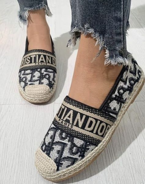 Christian Dior Dior Ballerina Flats, Dior Espadrilles, Christian Dior Shoes, Slippers Boots, Dior Sneakers, Cute Sneakers, Sandals Slippers, Black Espadrilles, Shoe Inspo