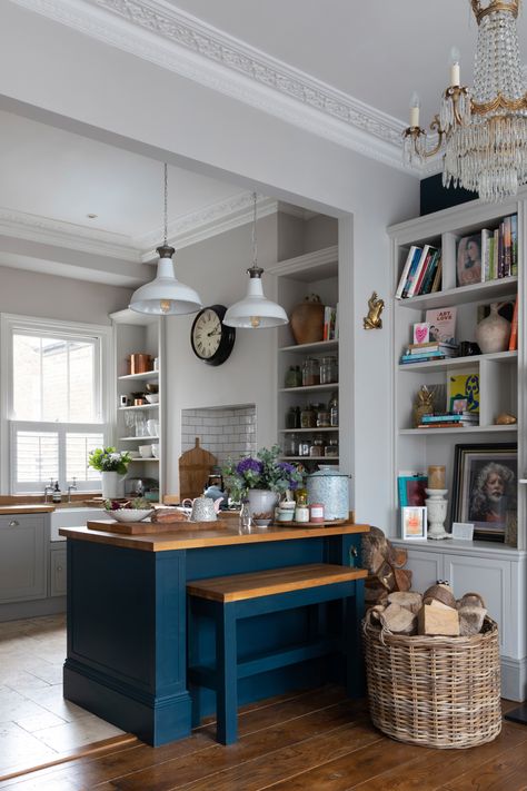 Victorian Flat, Renovated Victorian, Victorian Kitchen, Interior Modern, Blue Living Room, Kitchen Diner, Decor Aesthetic, Ideas Living Room, Open Plan Kitchen