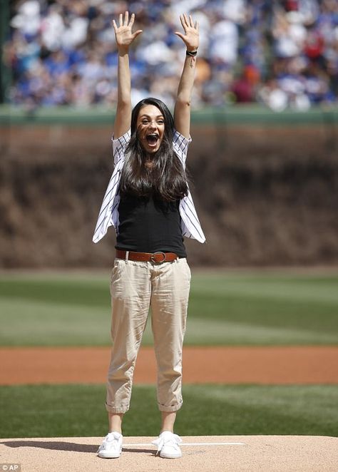 Good arm! Chicago Cubs fan Mila Kunis got the once-in-a-lifetime chance to throw the first pitch at an MLB game before Saturday's game against the Pittsburgh Pirates Cubs Game Outfit, Baseball Jersey Outfit, Game Outfit, Baseball Outfit, Mila Kunis, Jessica Biel, Baseball Game, Baseball Games, Gameday Outfit