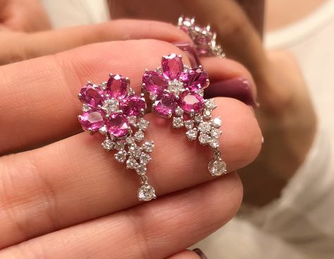 Pink Diamond Necklace, Pink Diamond Earrings, Pink Sapphire Jewelry, Real Diamond Earrings, Pink Sapphire Earrings, Indian Jewelry Earrings, Diamonds Earrings, Diamond Earrings Design, Sapphire And Diamond Earrings