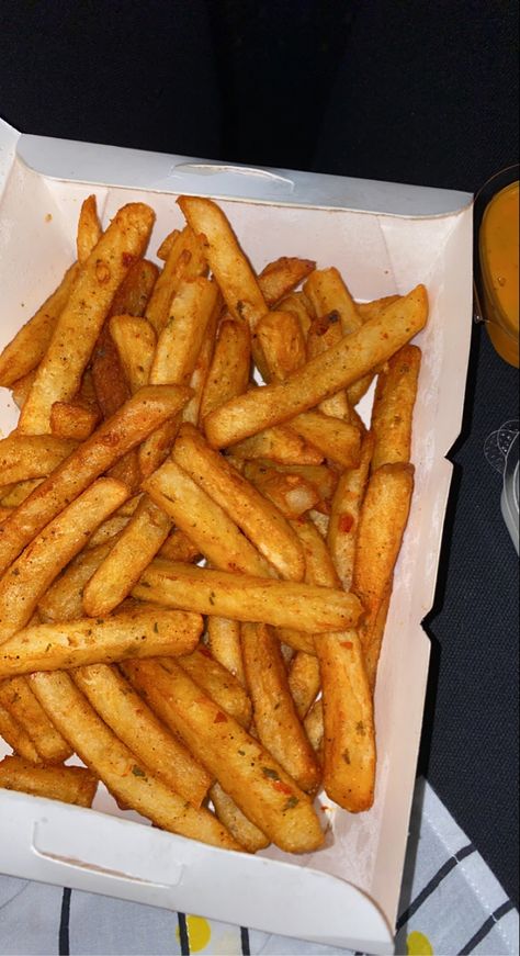 Fries 🍟 Fries Snapchat, French Fries Snap, French Fries Aesthetic, Food Snapchat Instagram, Story Food, Snapchat Streaks, Homemade French Fries, Bridesmaid Photoshoot, Snap Story