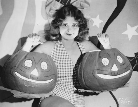 Clara Bow, Film Star, Silent Film, Retro Aesthetic, Historical Fashion, Burning Candle, Cute Halloween, Vintage Halloween, Jack O Lantern