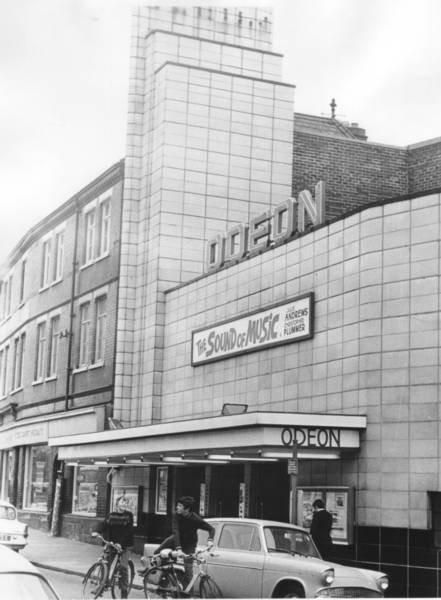 Art Deco Drawing, Odeon Cinemas, Colwyn Bay, Old Cinema, Cinema Art, Cinema Theatre, Art Deco Architecture, Art Street, Old London