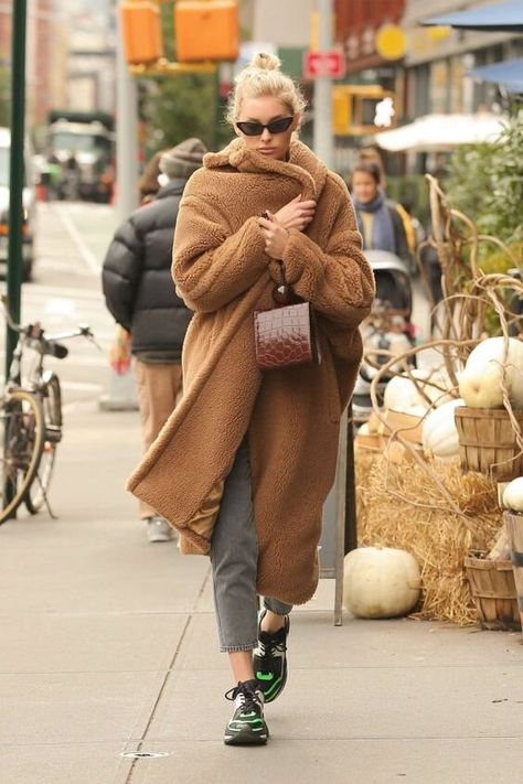 Elsa Hosk Style, Winter Moodboard, Long Coat Outfit, Winter Capsule Wardrobe, Trendy Jackets, Coat Outfit, Style Muse, Long Coats, Elsa Hosk