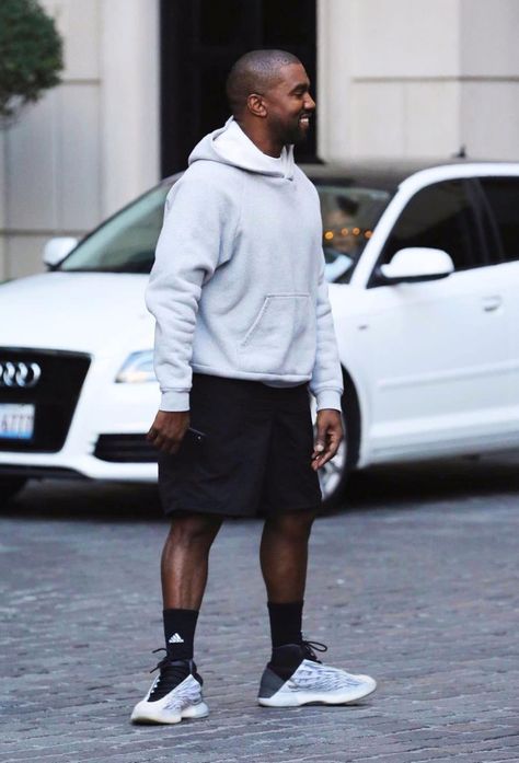 Yeezy Basketball, Kanye West Adidas Yeezy, Yeezy Shoes Outfit, Adidas Yeezy 750 Boost, Yeezy Quantum, Kanye West Outfits, Kanye Fashion, Kanye Yeezy, Kanye West Style