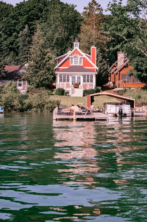 Country Cottage Decorating Ideas, Michigan Lake House, Cozy Eclectic, Michigan Cottage, Walloon Lake, Unique Cottages, Lake Houses Exterior, Eclectic Cottage, Cottage Lake