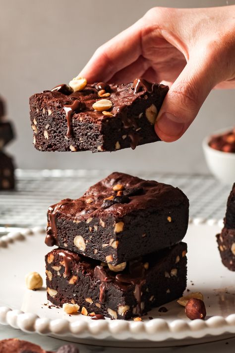 Hazelnut Brownies, Vegan Cakes, Vegan Brownies, Vegan Dessert, Brownie Vegan, Vegan Chocolate Brownies, Vegan Brownies Recipe, Patisserie Vegan, Vegan Baking Recipes