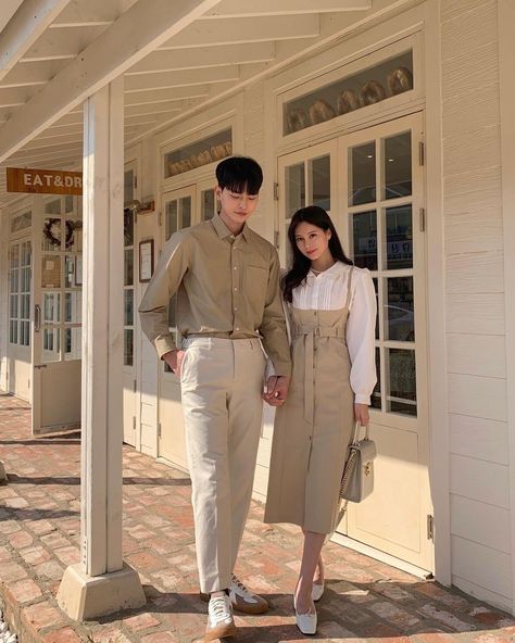 Couple Outfit Ideas Matching Aesthetic, Classic Couple Outfits, Couple Casual Outfits Matching, Prewedding Clothes Outfit Ideas, Matching Korean Outfits, Korean Couples Outfit, Couple Outfits Matching Classy Wedding, Korean Couple Aesthetic Outfit, Couple Ootd Outfits Casual