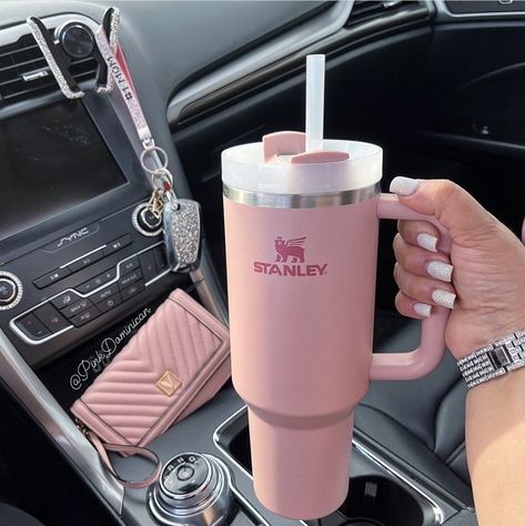 Coffee Smoothie, Pink Lifestyle, Leyte, Pink Cups, Stanley Quencher, Pretty Drinks, Cute Photography, Pink Girly Things, Pink Vibes