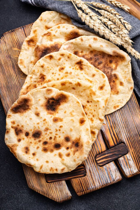 Michael Symon Pita Bread Recipe Healthy Pita Bread, Lebanese Flat Bread, Pane Pita, Homemade Pita Bread, Pita Bread Recipe, Pan Pita, Pain Pita, Michael Symon, Pitta Bread