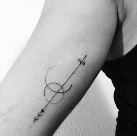 Sagittarius and Pisces combination tattoo Tattoos Sagittarius, An Arrow Tattoo, Indie Tattoo, Sagittarius Tattoo, Petit Tattoo, Tattoo Zeichnungen, Constellation Tattoo, Zodiac Tattoos, Arrow Tattoo