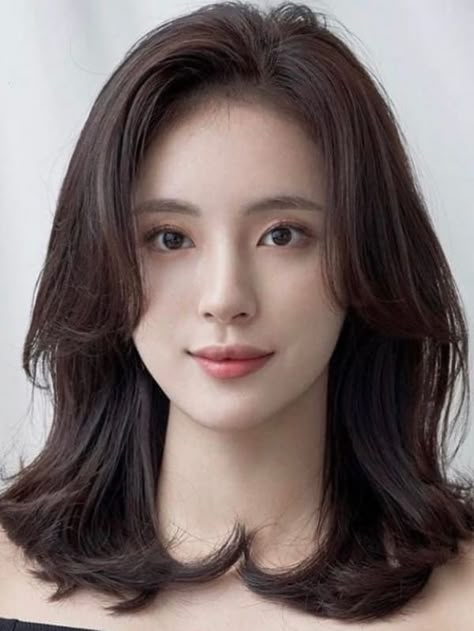 Curtain Bangs With Layers Shoulder Length, Korean Perm Medium Hair, Shoulder Level Haircut For Women, Korean Shoulder Length Hair, Medium Length Side Part, Wavy Hair Mid Length, Voluminous Lob, Curl Perm, Lob Bob