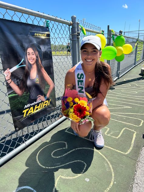 #tennis #tennisinspiration #seniorpictures #seniorsunday #picture #aesthetic #flowers Tennis School Pictures, Senior Night Pictures, Tennis Senior Night, Senior Year Aesthetic, Tennis Senior Pictures, Tennis Things, Senior Pants, Senior 25, Senior Board