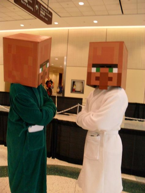 they are half-wits all they say is. errrr earrrrrr hum Minecraft Women Costume, Minecraft Villager Costume, Villager Costume, Minecraft Villagers, Minecraft Cosplay, Minecraft Villager, Minecraft Costumes, Desenho Tom E Jerry, Minecraft Memes