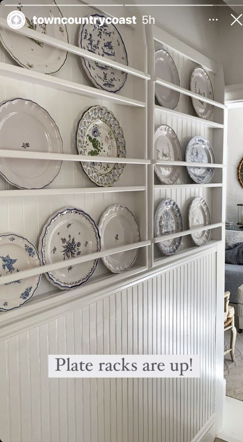 Dining Room Plate Rack, Plate Rack Dining Room, Hanging Large Platters On Wall, Dish Display Rack, Using Furniture For Kitchen Cabinets, China Dishes Display, Platter Storage Ideas, Platter Rack, Plate Display Rack