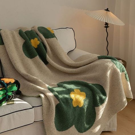 Dreamy Room Blankets, Funky Throw Blanket, Flower Throw Blanket, Cool Throw Blankets, Fun Throw Blankets, Funky Throw Blankets, Vintage Throw Blanket, Aesthetic Throw Blankets, Bed Blanket Ideas