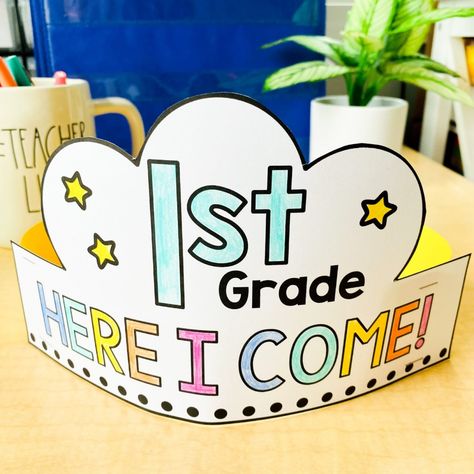 Last Day Of School Crown, Kindergarten Crown, First Grade Here I Come, Last Day Of Kindergarten, First Grade Crafts, Kansas Day, Kindergarten Photos, Word Building Activities, Welcome To Kindergarten