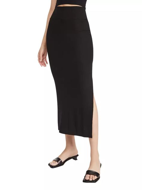 Straight Black Skirt Outfit, What To Wear With Long Black Skirt, Fitted Long Skirt Outfits, Straight Long Skirt Outfits, Long Black Knit Skirt Outfit Ideas, Black Straight Skirt Outfit, Long Black Skirt Outfit Party, Long Straight Skirt Outfit, How To Wear A Long Skirt