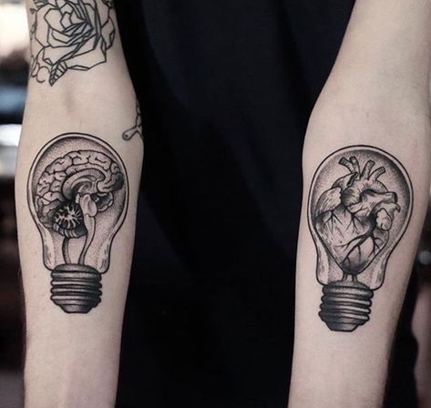 Amazing tattoos by @jonastattooer (Check his work on ig) Brain Tattoo, Unique Tattoos For Women, Парные Тату, Geniale Tattoos, Tattoo Girls, Diy Tattoo, 문신 디자인, Mom Tattoos, Tattoos For Women Small