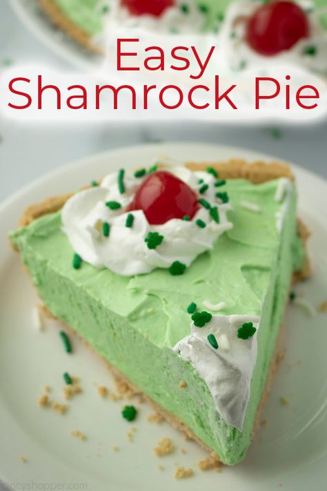 Shamrock Pie, Oreo Cookie Pie, Whip Recipes, St Patricks Food, St Patrick's Day Dessert, Mint Pie, Mint Desserts, Easy Candy Recipes, Graham Cracker Crust Pie