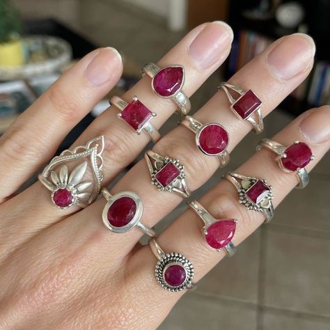 Beautiful Jewelry Vintage, Natural Ruby Ring, Ruby Rings, Dope Jewelry, Funky Jewelry, Ruby Jewelry, Jewelry Lookbook, Ruby Gemstone, Girly Jewelry