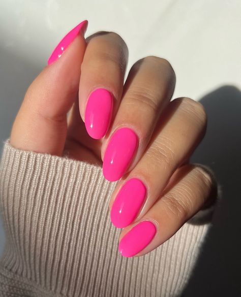 25 Prettiest Pink Nails for Summer Bright Nail Colours, Almond Hot Pink Nails, Pink Manicure Ideas, Hot Pink Summer Nails, Nails Pink Summer, Summer Pink Nails, Summer Nails Pink, Nails Hot Pink, Hot Pink Nail