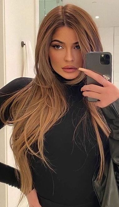 Kylie Jenner Brown Hair With Highlights, Jenner Hair, Kylie Jenner Hair, Brunette Balayage, Bangs With Medium Hair, Caramel Hair, Hair Color Light Brown, Long Hair Color, Blonde Hair Inspiration