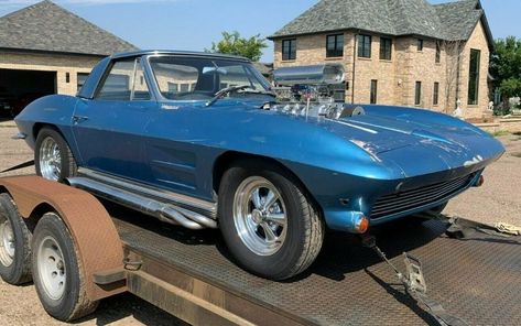 This 1964 Chevrolet Corvette convertible looks like a dragster but it's not, it's a hopped-up street machine with a very obvious supercharger. #ChevroletCorvette Street Machine, Corvette Convertible, Convertible Top, Blue Vinyl, Barn Finds, Drag Racing, Chevrolet Corvette, Back In The Day, Car Show