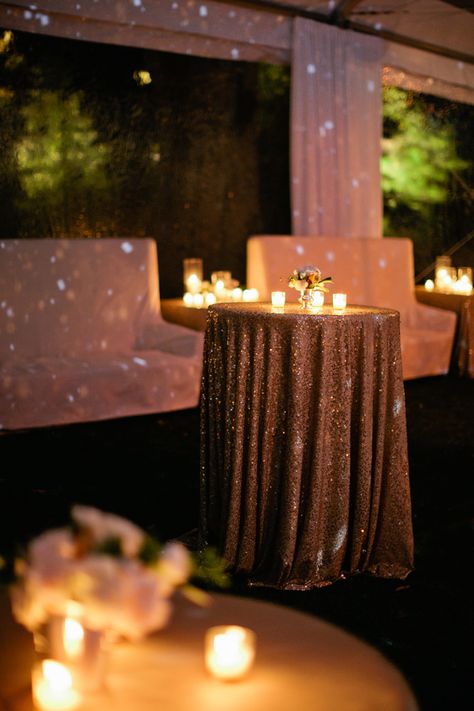 Black And Gold Cocktail Party Decor, Black And Gold Cocktail Party, Gold Cocktail Table, Cocktail Table Decor, Small Arrangements, Beaded Door Curtains, Cocktail Party Decor, Gala Ideas, Sparkle Party