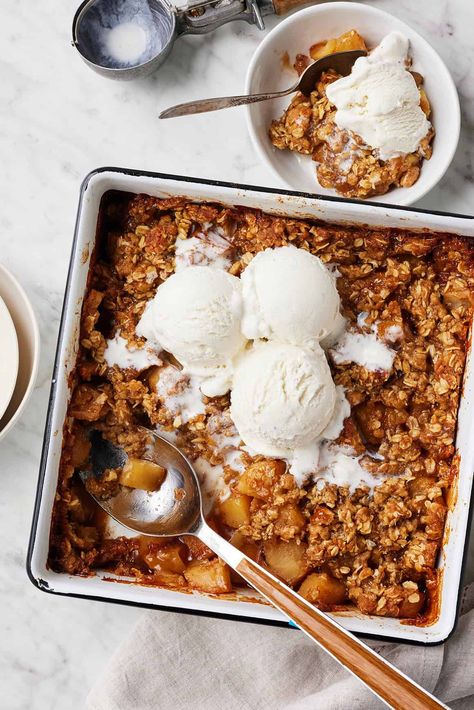 This apple crisp recipe is an easy, delicious fall dessert! It features juicy cinnamon apples and a buttery brown sugar and oat topping. We love it with vanilla ice cream! Apple Crisp Half Baked Harvest, Apple Crisp With Extra Crisp, Rome Beauty Apple Recipes, Fall Apple Crisp Recipes, Fall Crisp Recipes, Easy Fall Recipes Dessert Apple, Fall Desserts Recipes Easy, Food Dolls Apple Crisp, Healthy Desserts Thanksgiving