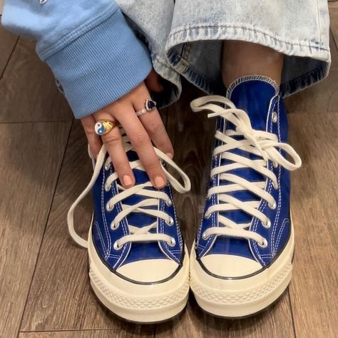 @shaynehydn on instagram Chuck 70 Outfit, Boty Converse, Blue Converse Shoes, Converse 70s, Converse Aesthetic, Dr Shoes, Blue Converse, Green Converse, High Sneakers