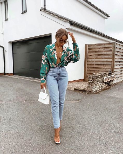 Jeans And Blouse Outfit, Blouse Outfit Classy, Fancy Brunch Outfit, Drinking Outfit, Jeans And Blouse, Fancy Brunch, Shower Outfits, Outfit Classy, Brunch Outfit