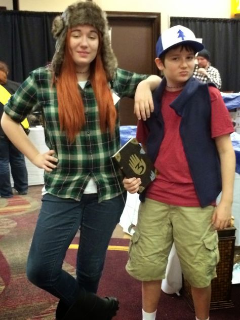 Gravity Falls Couple Costumes, Wendy Gravity Falls Costume, Cartoons Cosplay, Dipper And Wendy Costumes, Wendy And Dipper Costume, Dipper And Mable Pines Costume, Dipper Pines Costume, Dipper Pines Cosplay, Dipper Cosplay