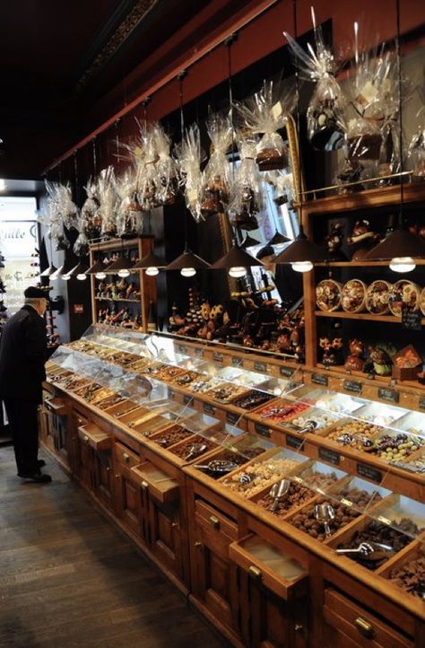 Chocolate Stores, French Chocolate, Shop Fronts, Chocolate Shop, Candy Store, Market Shopping, Candy Shop, France Travel, Retail Design