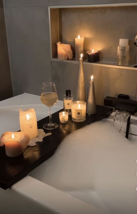 Aesthetic Bath, Bath Aesthetic, Bathtub Decor, Aesthetic Bathroom, Bathroom Inspiration Decor, Bathroom Spa, Dream Apartment, Relaxing Bath, Bathroom Designs