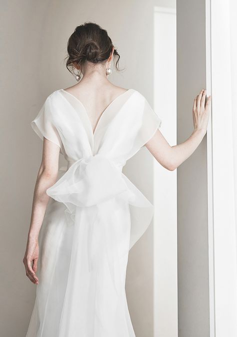 18 Wedding Dresses That Make A Romantic Statement With A Royal Touch! - Praise Wedding Wedding Dresses Korean, Korean Wedding Dress, Minimal Wedding Dress, Elegant Wedding Dresses, Walk Down The Aisle, Wedding Dresses Romantic, Elegant Wedding Dress, Beautiful Wedding Dresses, Dresses To Wear To A Wedding