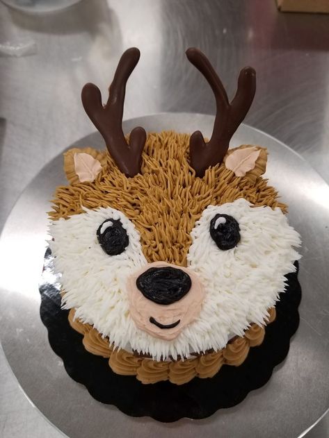 Chocolate Reindeer Cake, Cake Decorating Contest Ideas, Deer Cake Ideas, Christmas Cake Designs Buttercream, Christmas Cake Designs Awesome, Winter Cake Designs, Dq Cake, Reindeer Cake, Pull Aparts