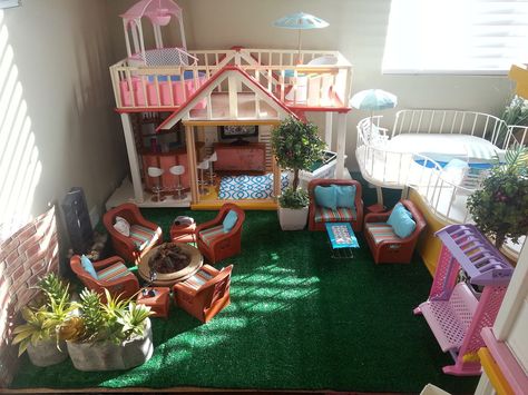 Barbie WICKER PATIO FURNITURE REPAINT DIORAMA Barbie Patio, Furniture Repaint, Pictures Of Barbie Dolls, Doll Items, Diy Dolls, Dolls House Interiors, Wicker Patio Furniture, Patio Landscaping, Barbie House