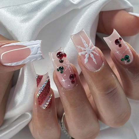 Christmas Nail Designs Easy, Christmas Nail Ideas, Elegant Nail Designs, Christmas Nails Easy, Acrylic Nail Ideas, Snowflake Nails, Her Nails, Glam Nails, Festival Nails