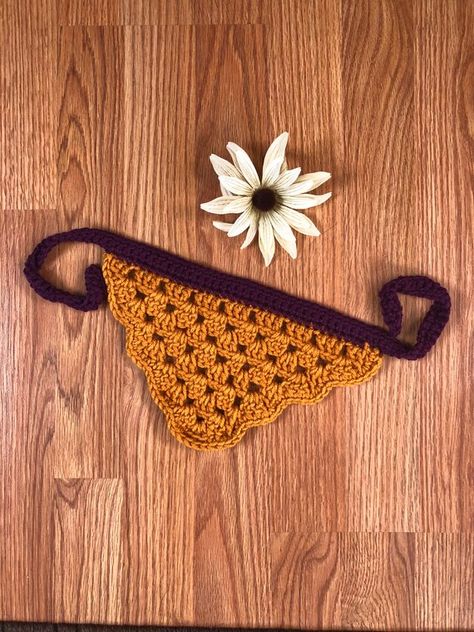 Crochet Kerchief, Crochet Dog Clothes, Gift Homemade, Bandana For Dogs, Dog Clothes Diy, Crochet Dog Sweater, Crochet Bandana, Cat Scarf, Dog Fashion