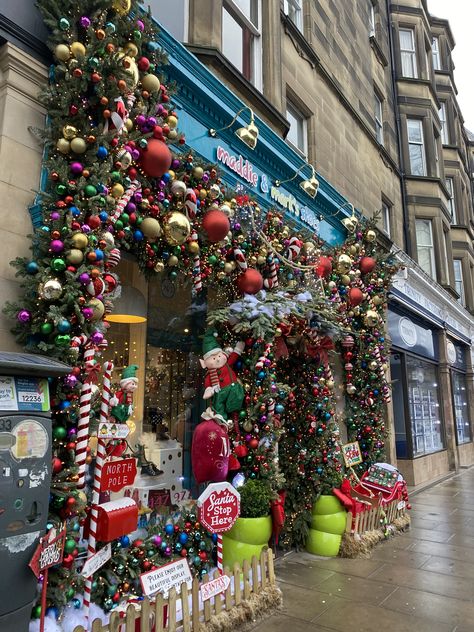 Edinburgh At Christmas, Christmas Edinburgh, Edinburgh Christmas Market, Edinburgh Christmas, Cozy Rooms, Christmas In Europe, Christmas Travel, Edinburgh Scotland, 2024 Vision